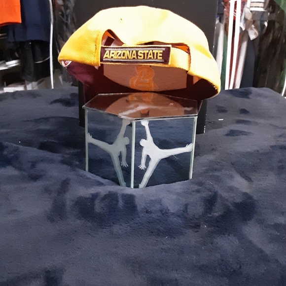 Hat - Picture 3 of 4